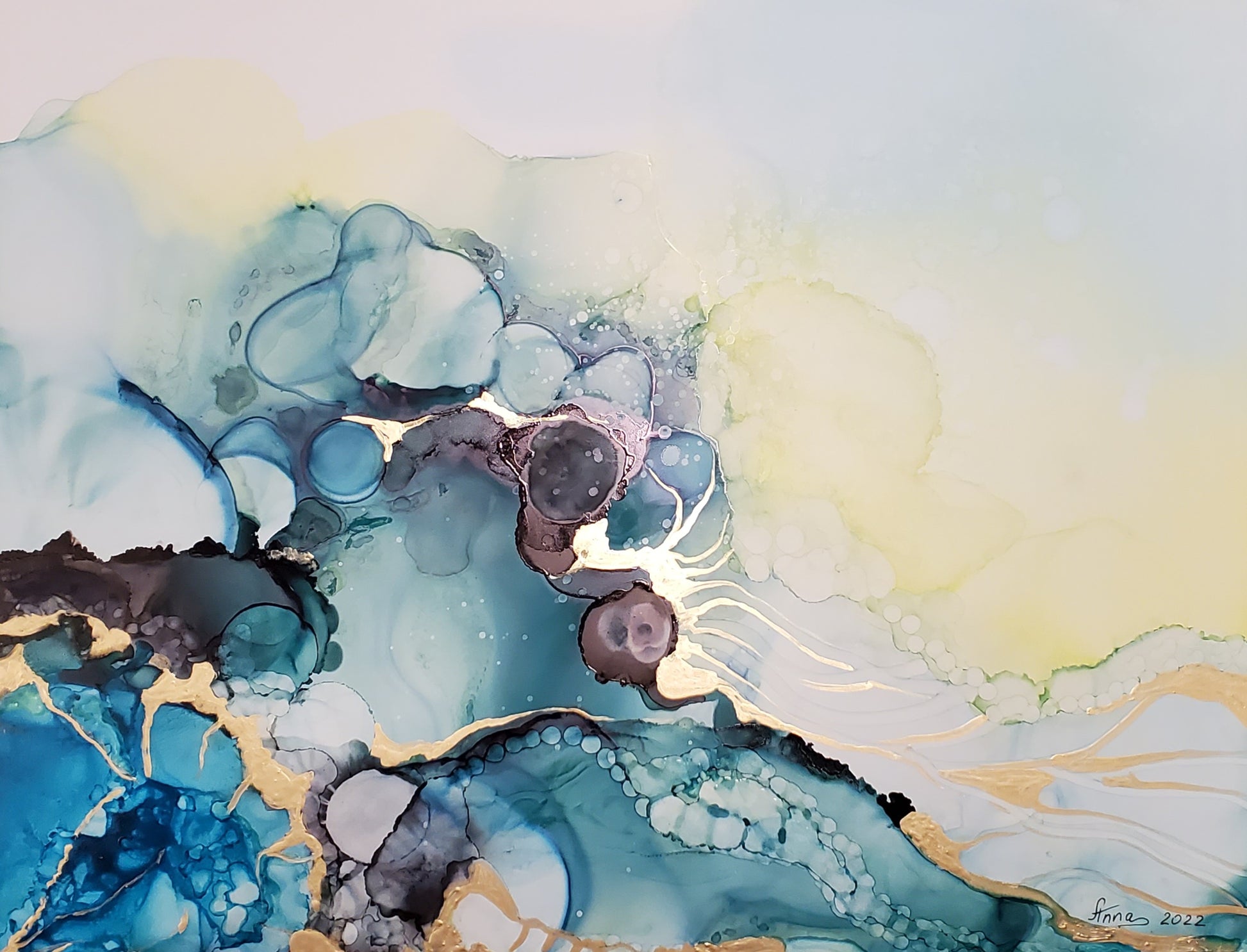 Between Sky And Ocean - Anna Manukyan